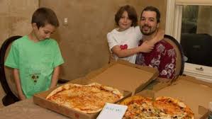 Laszlo Hanyecz a první 2 pizzy vyměněné za bitcoin